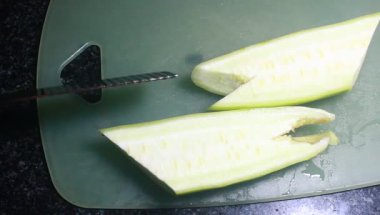 Kızartma için kabak soy