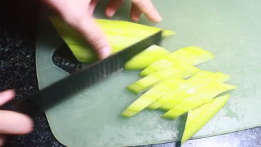 Kızartma için kabak soy