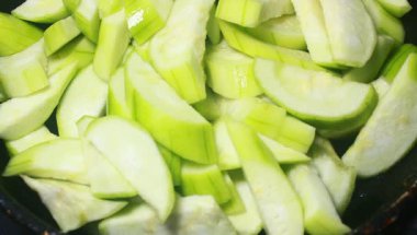 Kızartma için kabak soy