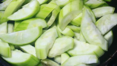 Kızartma için kabak soy