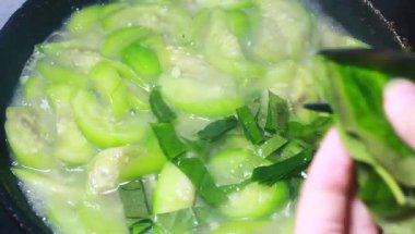 Kızartma için kabak soy