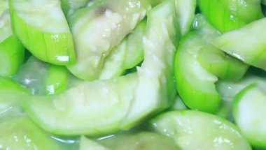 Kızartma için kabak soy