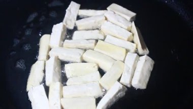 soya peyniri ile tavada kızartılmış sebzeler