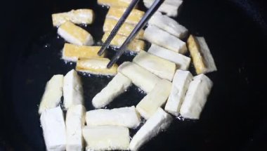 soya peyniri ile tavada kızartılmış sebzeler