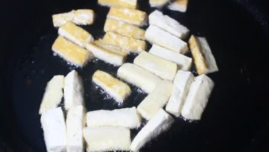 soya peyniri ile tavada kızartılmış sebzeler