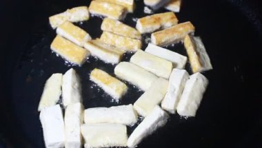 soya peyniri ile tavada kızartılmış sebzeler