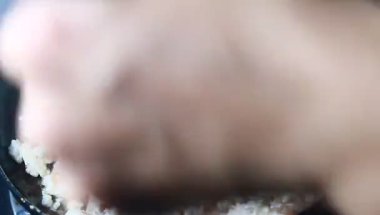 Tavuk ve bezelyeli pizza.