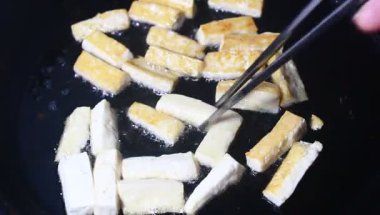 soya peyniri ile tavada kızartılmış sebzeler