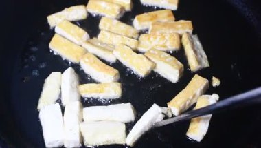 soya peyniri ile tavada kızartılmış sebzeler