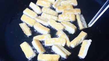 soya peyniri ile tavada kızartılmış sebzeler