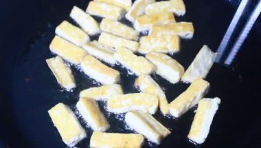 soya peyniri ile tavada kızartılmış sebzeler