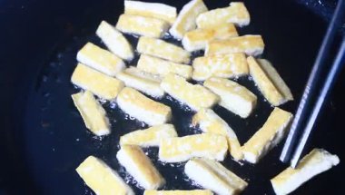 soya peyniri ile tavada kızartılmış sebzeler