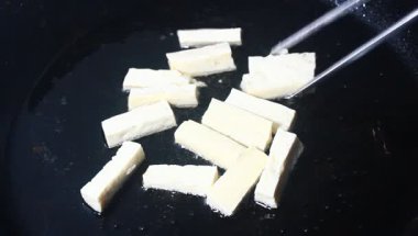 soya peyniri ile tavada kızartılmış sebzeler