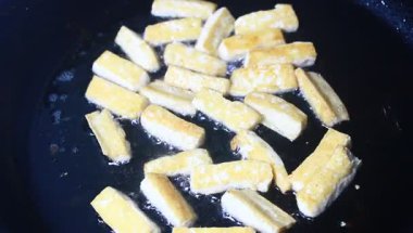 soya peyniri ile tavada kızartılmış sebzeler