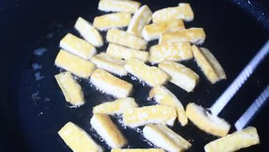 soya peyniri ile tavada kızartılmış sebzeler