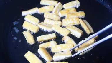 soya peyniri ile tavada kızartılmış sebzeler