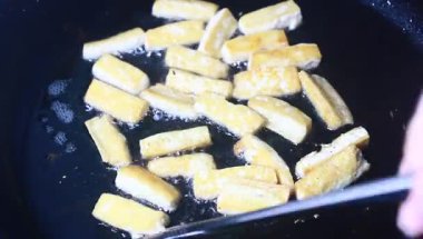 soya peyniri ile tavada kızartılmış sebzeler