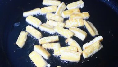 soya peyniri ile tavada kızartılmış sebzeler