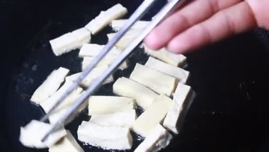 soya peyniri ile tavada kızartılmış sebzeler