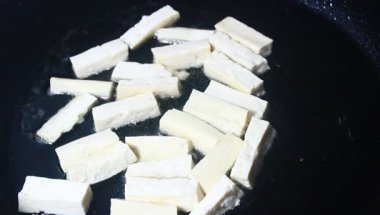 soya peyniri ile tavada kızartılmış sebzeler