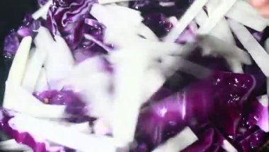 soya peyniri ile tavada kızartılmış sebzeler