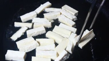 soya peyniri ile tavada kızartılmış sebzeler