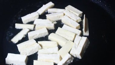 soya peyniri ile tavada kızartılmış sebzeler