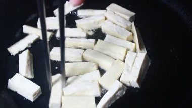 soya peyniri ile tavada kızartılmış sebzeler