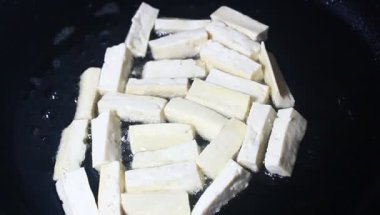 soya peyniri ile tavada kızartılmış sebzeler