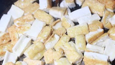 Yumurtalı domates sosu.