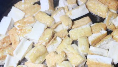 Yumurtalı domates sosu.