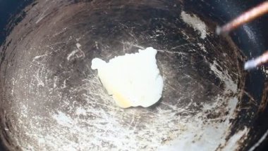 Yumurtalı domates sosu.