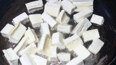 Yumurtalı domates sosu.