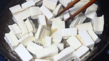 Yumurtalı domates sosu.