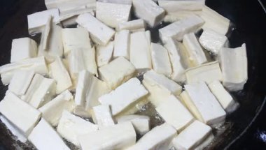 Yumurtalı domates sosu.