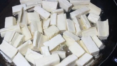 Yumurtalı domates sosu.