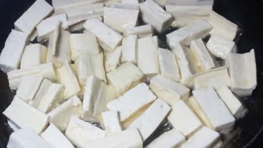 Yumurtalı domates sosu.