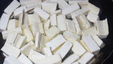 Yumurtalı domates sosu.