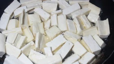 Yumurtalı domates sosu.