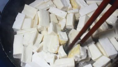 Yumurtalı domates sosu.