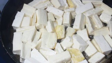 Yumurtalı domates sosu.