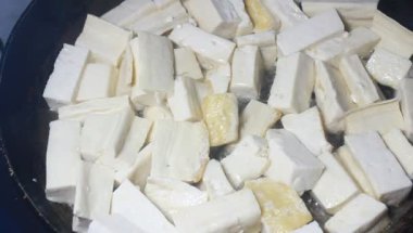 Yumurtalı domates sosu.