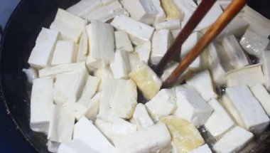 Yumurtalı domates sosu.