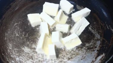 Yumurtalı domates sosu.