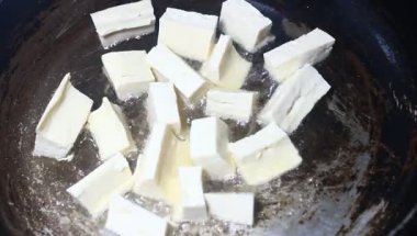 Yumurtalı domates sosu.