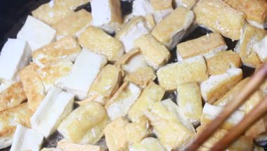 Yumurtalı domates sosu.