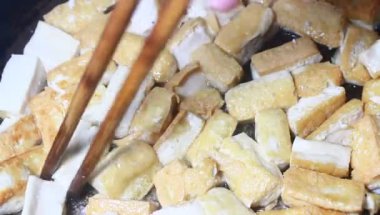 Yumurtalı domates sosu.