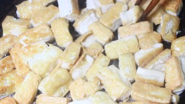 Yumurtalı domates sosu.