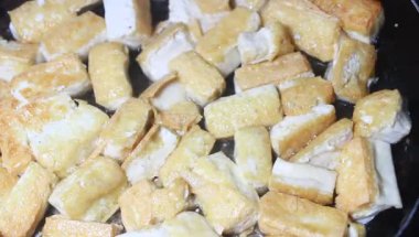 Yumurtalı domates sosu.