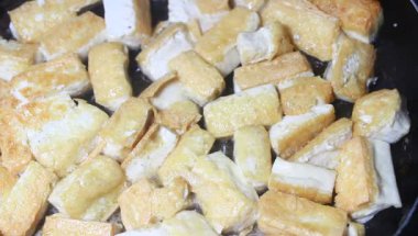 Yumurtalı domates sosu.